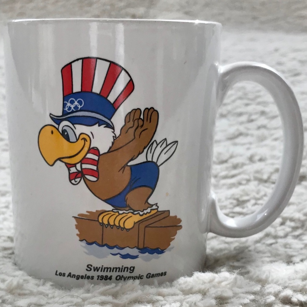 Papel Olympic Eagle in Swim Trunks Coffee Mug